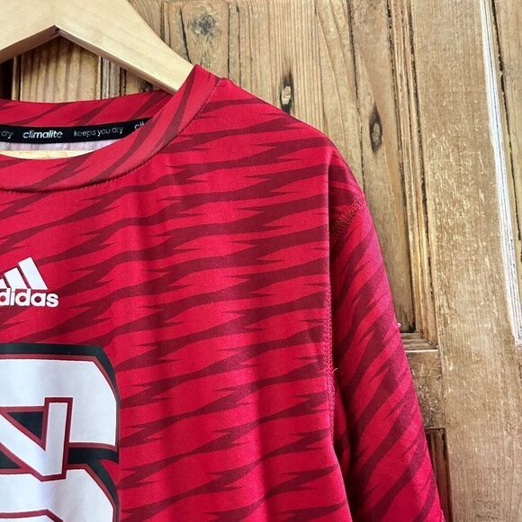 Boy's Adidas NC State Sz 12 Red Athletic T-Shirt Wolfpack Basketball Tee Flawed - Picture 2 of 7